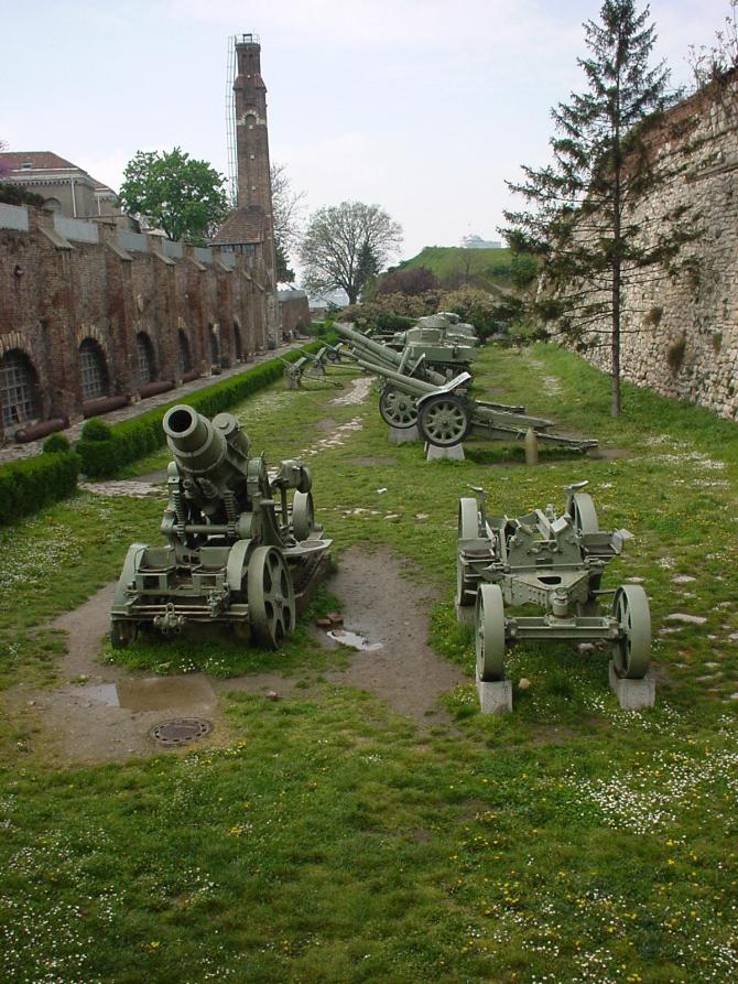 038_Altes Kriegsmaterial