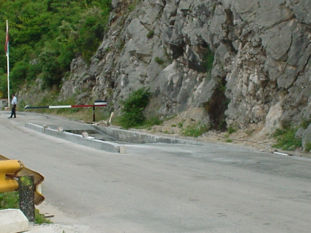 108_Reifenwaschanlage bei Einreise nach YU