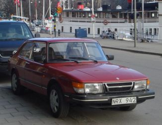 Noch mit dem alten Kennzeichen mitten in Stockholm. Die hässlichen Plastikfelgendeckel mussten als erstes weg