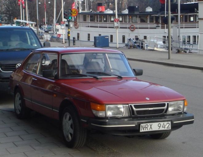 Noch mit dem alten Kennzeichen mitten in Stockholm. Die hässlichen Plastikfelgendeckel mussten als erstes weg