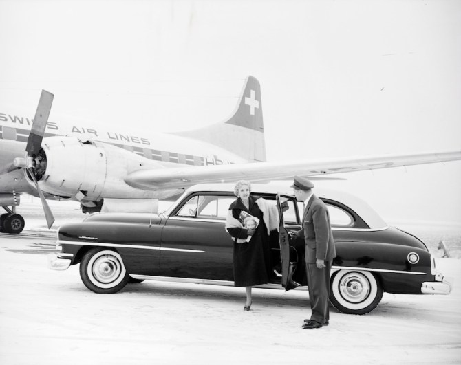 Besuch vor der Convair CV-240-4, HB-IRZ "Valais" in Zürich-Kloten