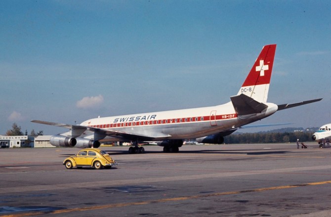 Douglas DC-8-62, HB-IDF "Zürich" mit alter Bemalung am Boden in Zürich-Kloten
