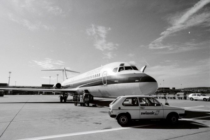 McDonnell Douglas DC-9-32, HB-IFH "Opfikon" am Boden in Zürich-Kloten